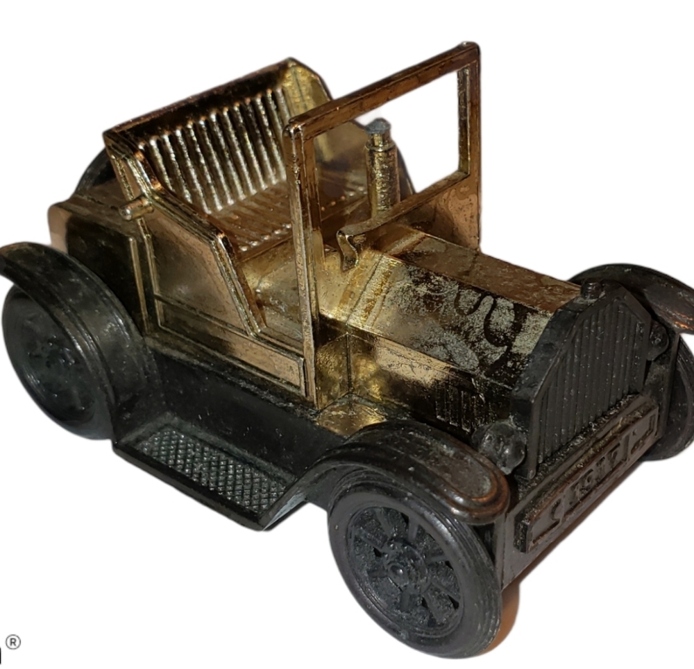 Vintage 1917 die cast Ford Model T